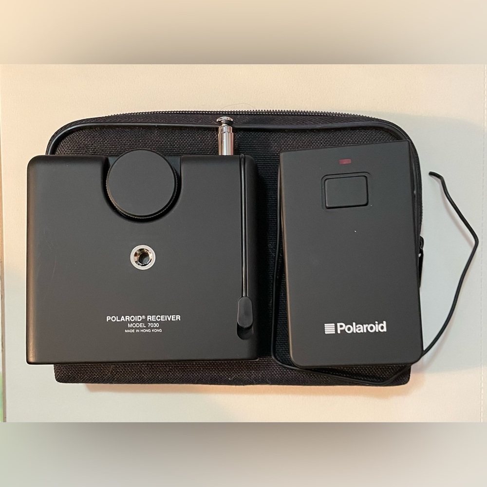 Polaroid Receiver Model 7030 and Transmitter Model 7020 with Wearable case